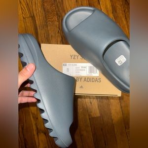 Yeezy Slide Slate Marine Size 8 Men